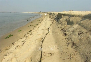 Hội An- Đảo cát trở thành bãi chắn sóng tự nhiên cho bờ biển