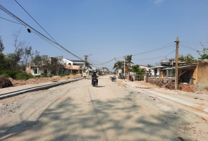 THĂNG BÌNH- Dân vận trong hiến đất làm đường ở Bình Minh