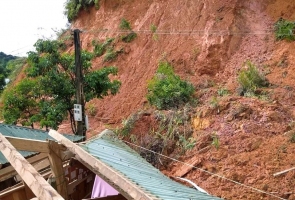 Tây Giang: Sạt lở đất vùi lấp 3 căn nhà khi người dân vừa sơ tán