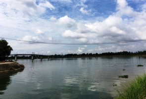 Lật xuồng trên sông Thu Bồn
