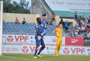 Vòng 3 V-League 2020: Quảng Nam giành chiến thắng nghẹt thở