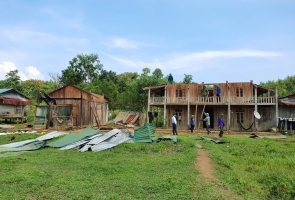 Nam Giang: Dông lốc làm tốc mái 9 nhà dân