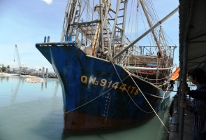 Tàu cá Núi Thành 'tố' bị tàu Trung Quốc vây áp, cướp 2 tấn mực