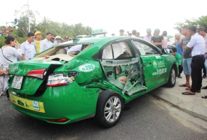 Hội An - Xe tải va chạm taxi Mai Linh, 1 người tử vong, 3 người bị thương