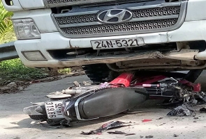 Nam Trà My- Xe tải va chạm với xe máy, 2 người tử vong