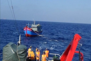 Thời tiết xấu, 2 tàu cá ngư dân Núi Thành gặp nạn