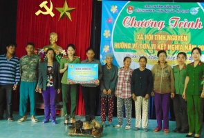 Phước Sơn- công an tỉnh Quảng Nam cấp phát thuốc miễn phí cho hơn 300 người nghèo