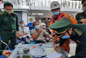 Cứu nạn 40 thuyền viên trên tàu cá Quảng Nam bị trôi dạt trên biển